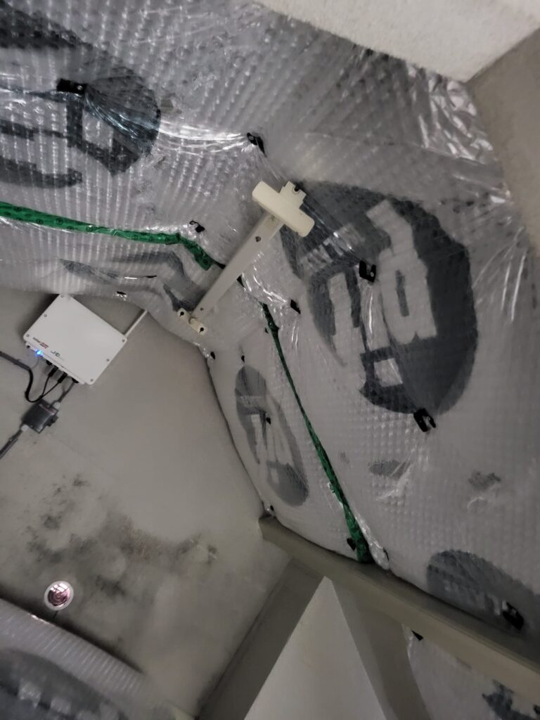 Dakisolatie doormiddel van hoogwaardig PIF isolatiemateriaal.